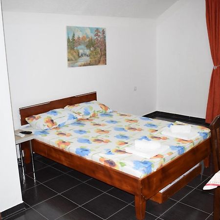 Ferienwohnung Srebrna Nit Veliko Gradište Exterior foto