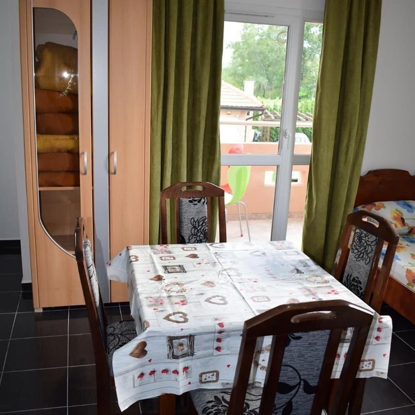 Ferienwohnung Srebrna Nit Veliko Gradište Exterior foto